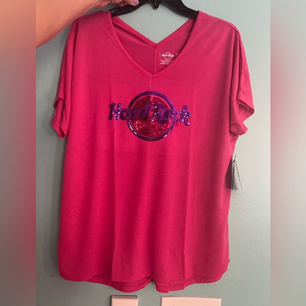 Nwt Hard Rock women’s tshirt size Medium. Loose fit. Sequins in he center